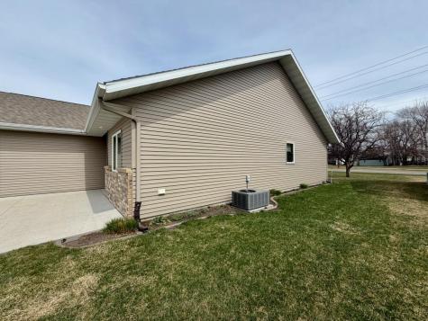 1718 12th Street N Wahpeton ND 58075