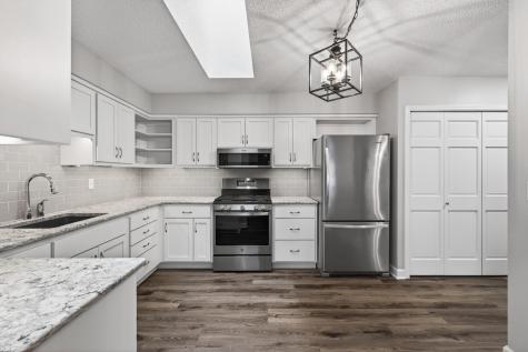 2810 Robinwood Way Woodbury MN 55125