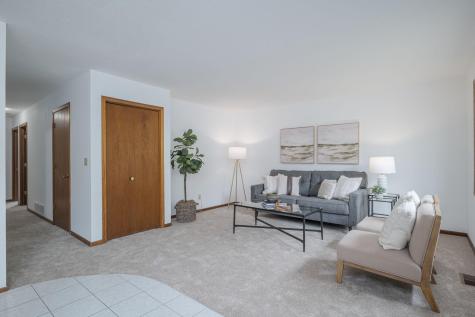 79 6 1/2 Street NW Elk River MN 55330