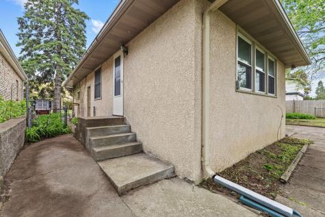 2085 Hamline Avenue N Roseville MN 55113
