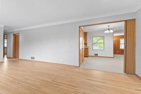 2085 Hamline Avenue N Roseville MN 55113