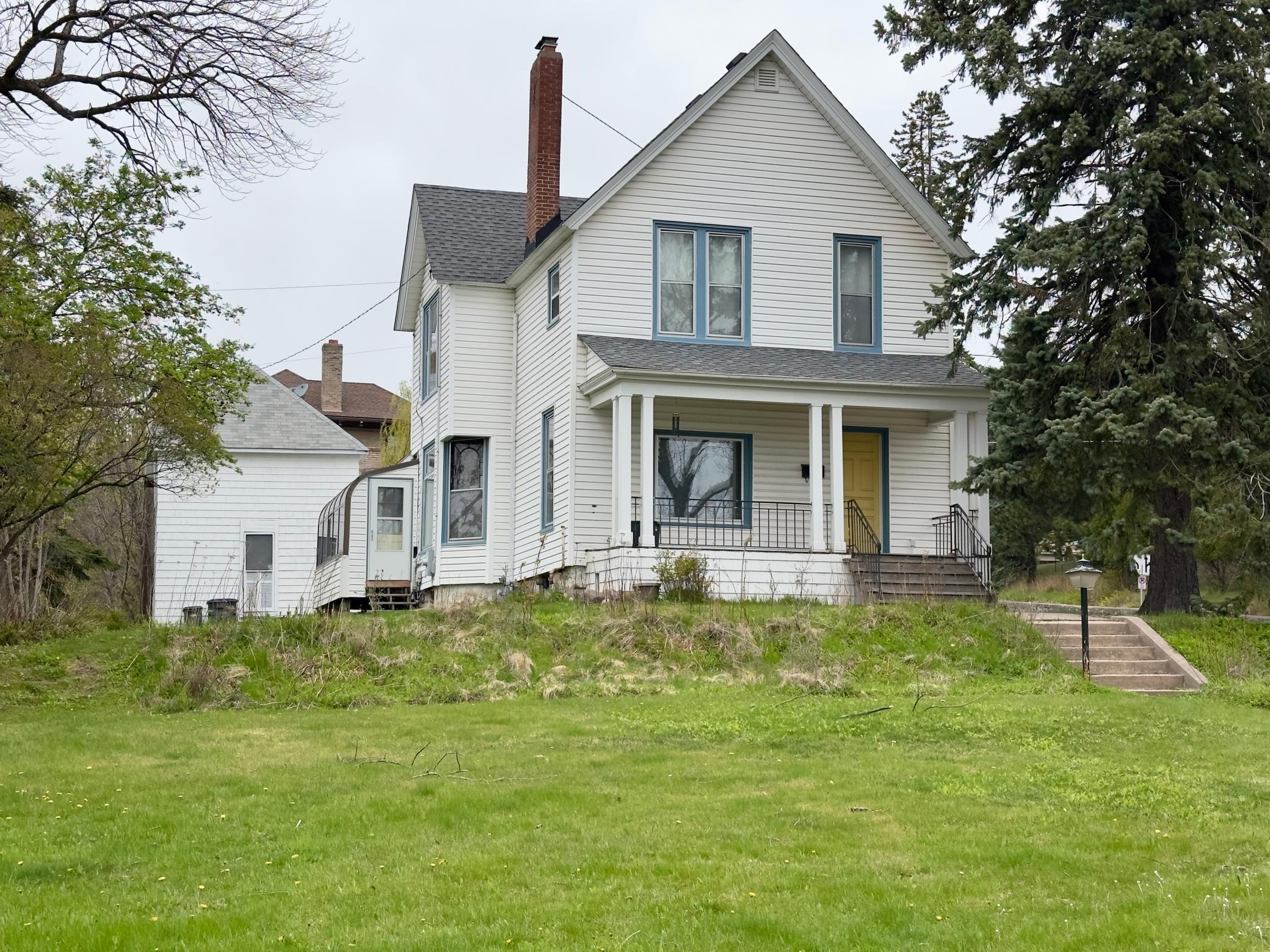 27 S 21st Avenue E Duluth MN 55812