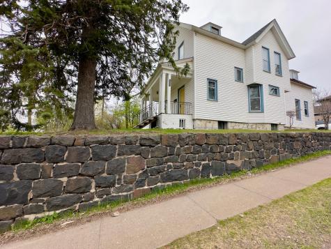 27 S 21st Avenue E Duluth MN 55812