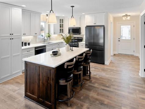 2524 Buchanan Lane S Cambridge MN 55008