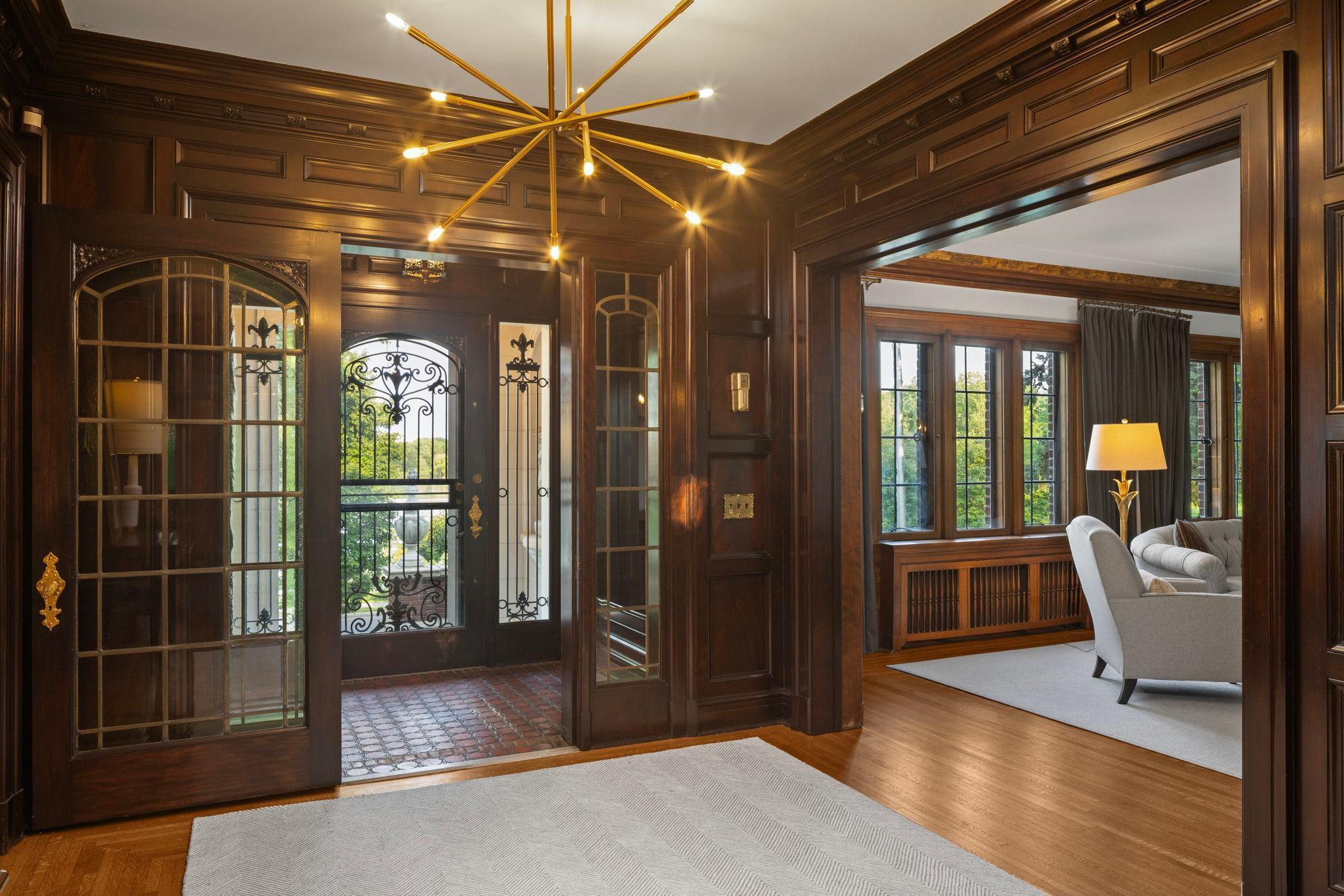 2740 W Lake Of The Isles Parkway Minneapolis MN 55416