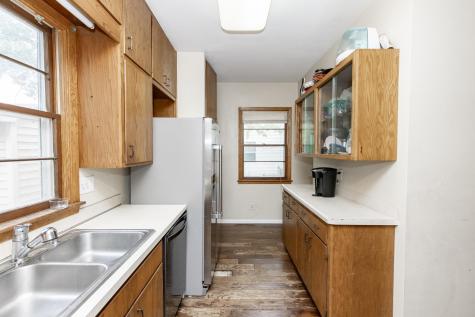 1009 18th Avenue N Moorhead MN 56560