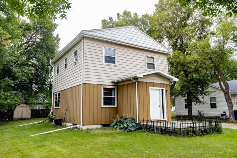 1009 18th Avenue N Moorhead MN 56560