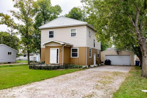 1009 18th Avenue N Moorhead MN 56560
