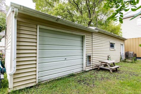1009 18th Avenue N Moorhead MN 56560