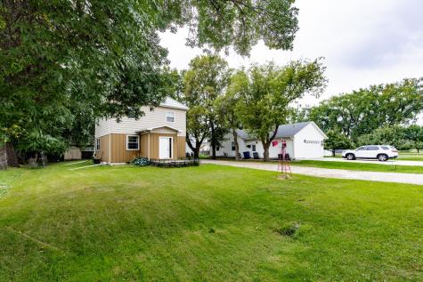 1009 18th Avenue N Moorhead MN 56560