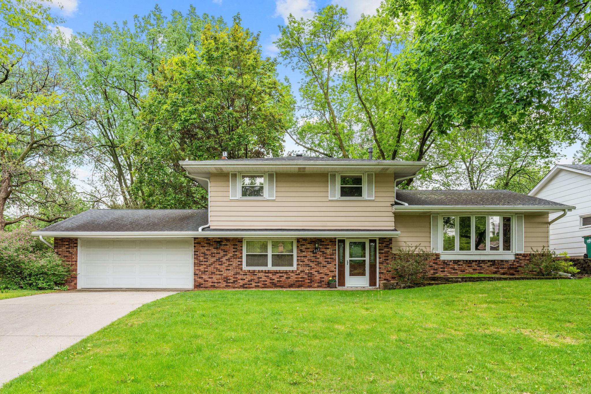 868 Cobb Road Shoreview MN 55126