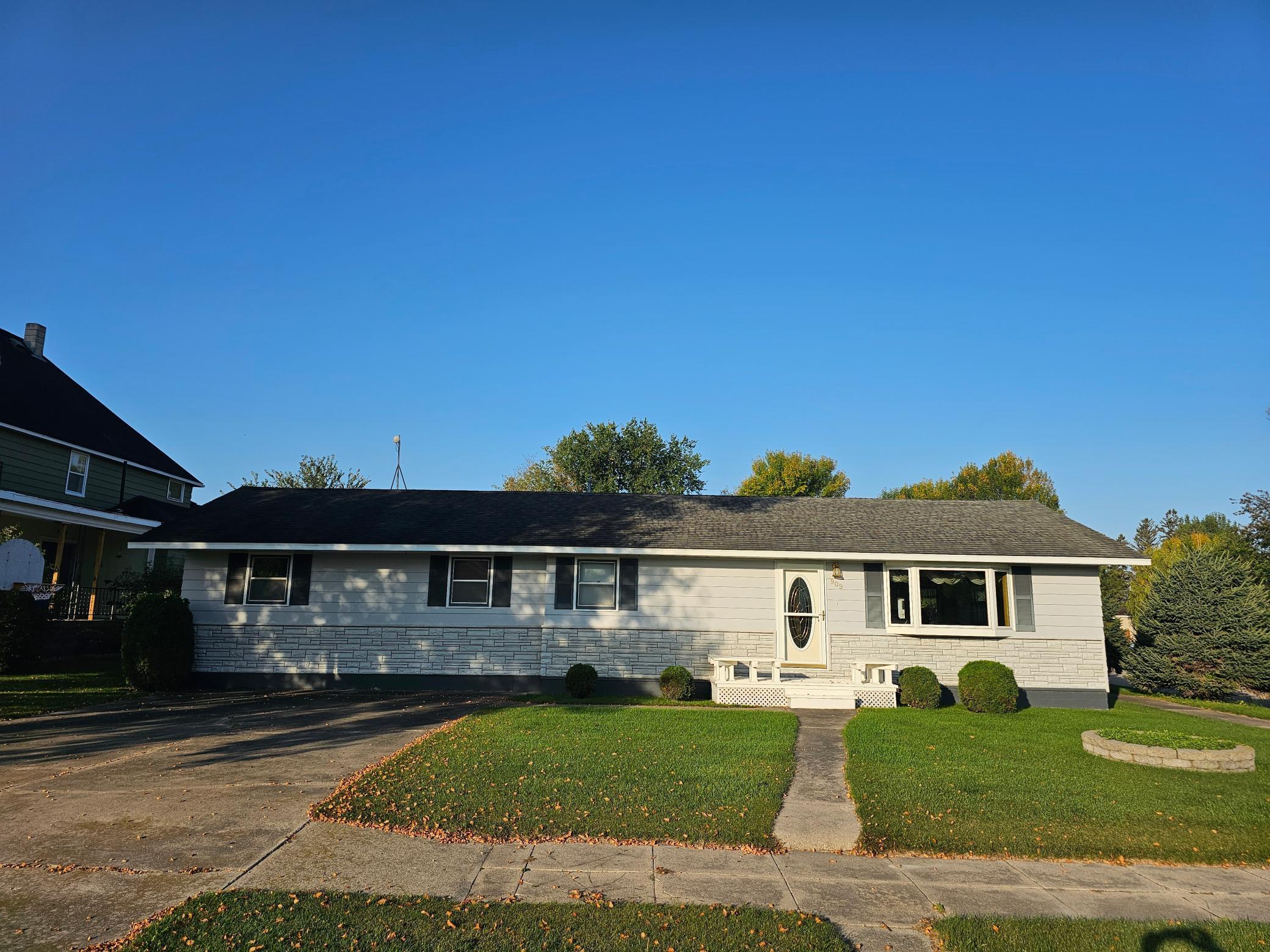 909 Bradford Avenue Argyle MN 56713