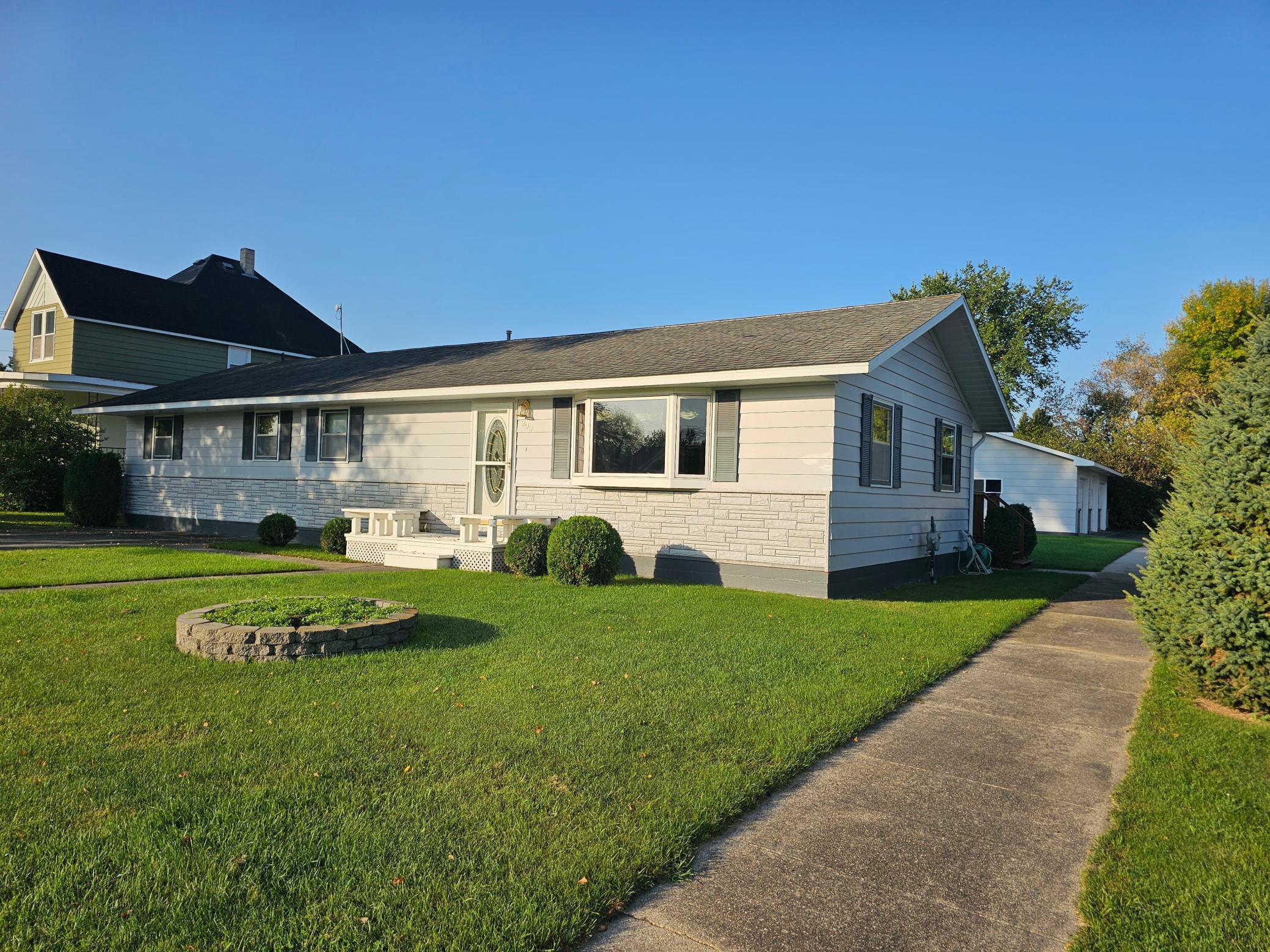 909 Bradford Avenue Argyle MN 56713