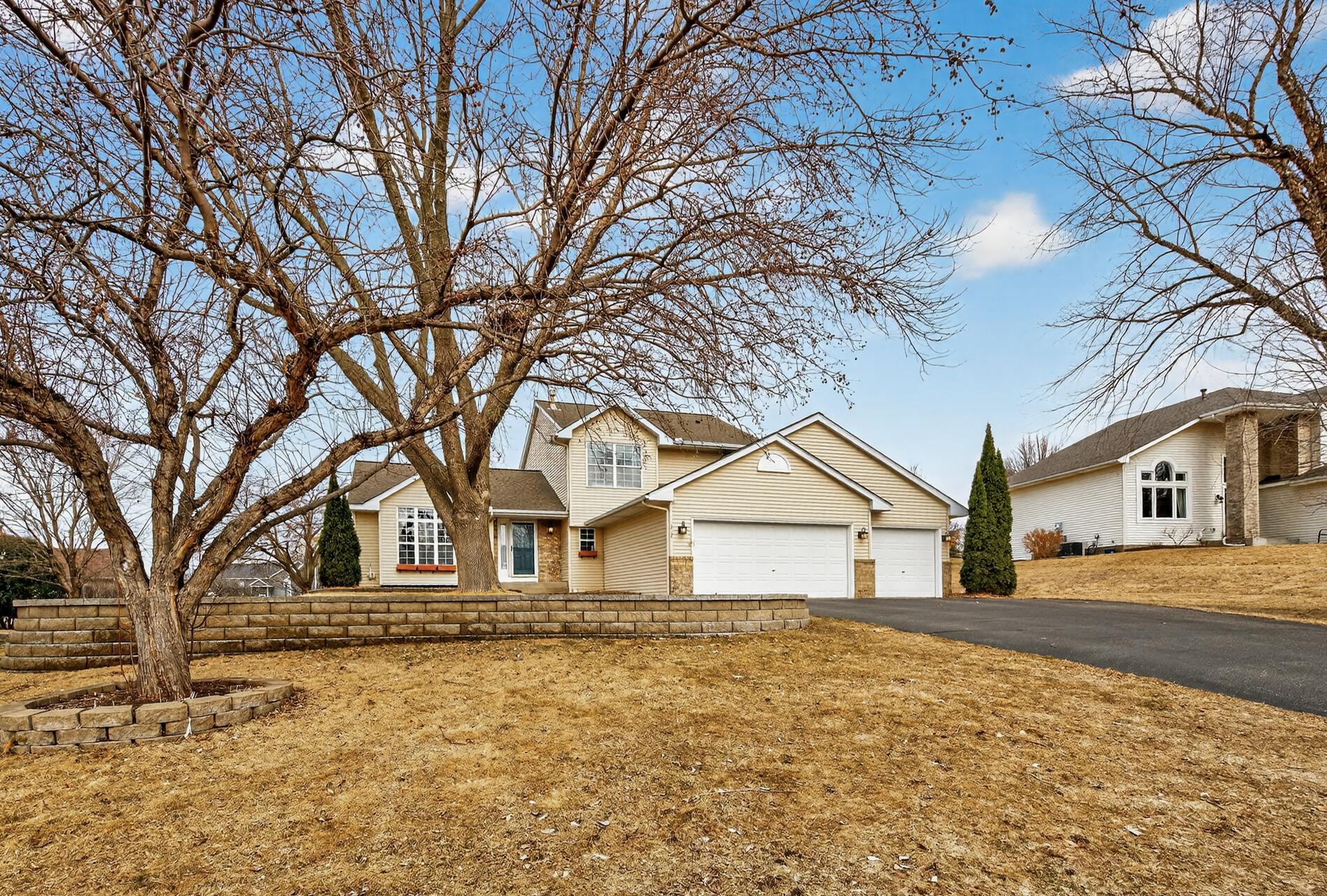 392 Pendryn Hill Curve Woodbury MN 55125