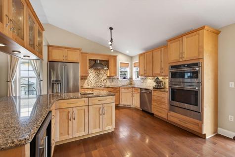 392 Pendryn Hill Curve Woodbury MN 55125