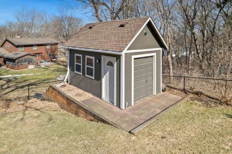 604 Thoreau Drive Burnsville MN 55337