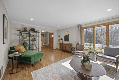 604 Thoreau Drive Burnsville MN 55337