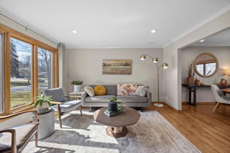 604 Thoreau Drive Burnsville MN 55337
