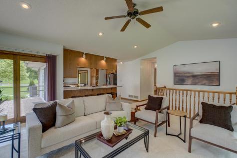 2201 Roselawn Avenue W Roseville MN 55113