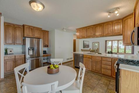 2201 Roselawn Avenue W Roseville MN 55113