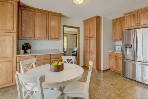 2201 Roselawn Avenue W Roseville MN 55113