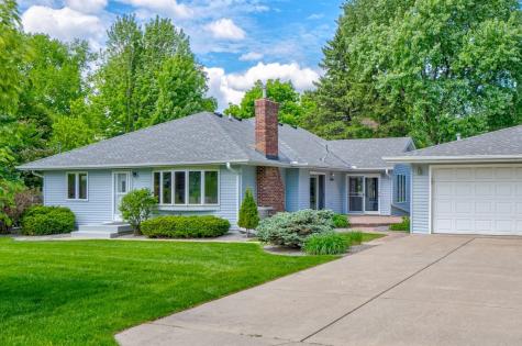 2201 Roselawn Avenue W Roseville MN 55113