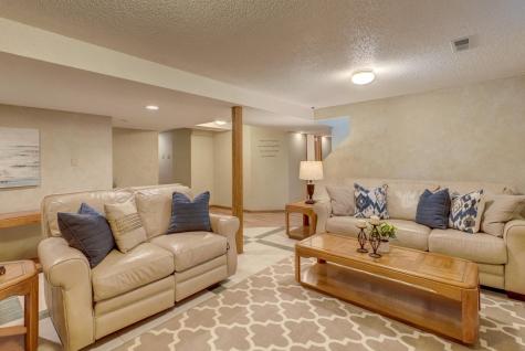 2201 Roselawn Avenue W Roseville MN 55113