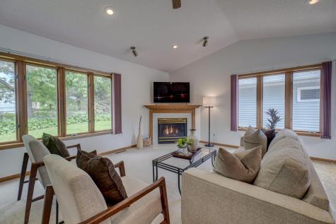 2201 Roselawn Avenue W Roseville MN 55113