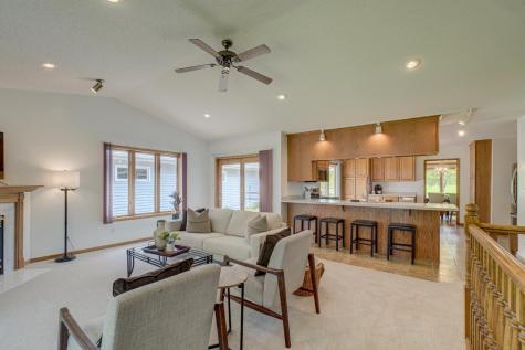 2201 Roselawn Avenue W Roseville MN 55113