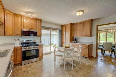 2201 Roselawn Avenue W Roseville MN 55113