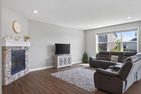 1559 Edgebrook Lane Carver MN 55315