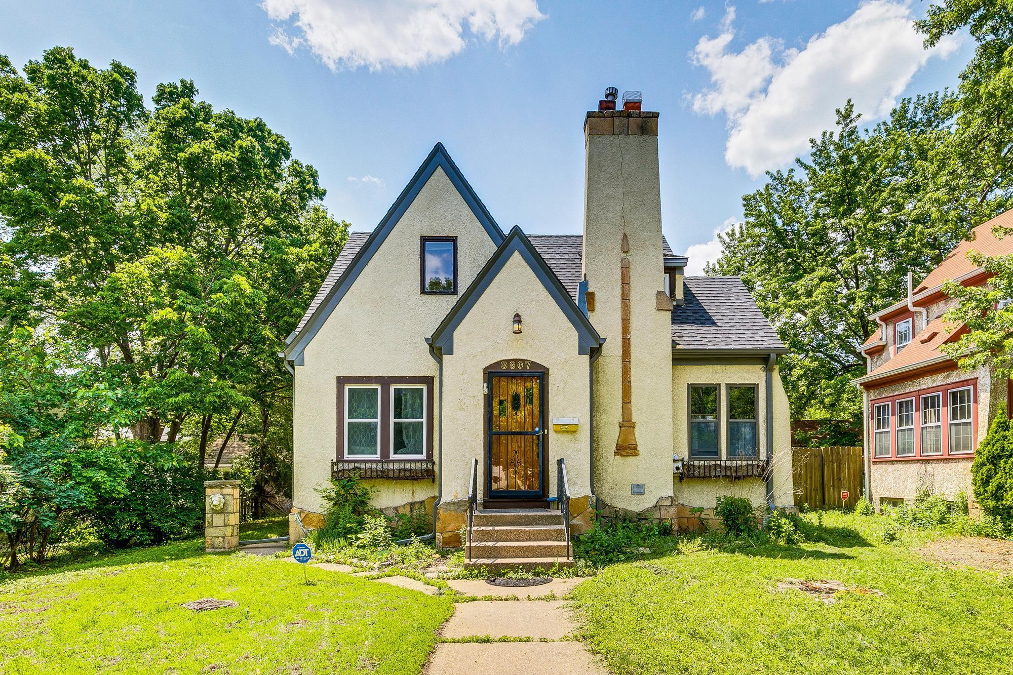 3807 Hubbard Avenue N Robbinsdale MN 55422
