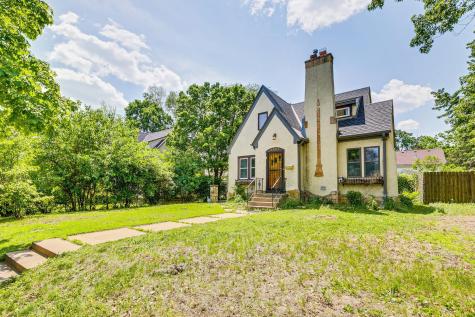 3807 Hubbard Avenue N Robbinsdale MN 55422
