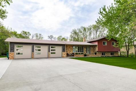 7708 Aquarius Drive Fargo ND 58104