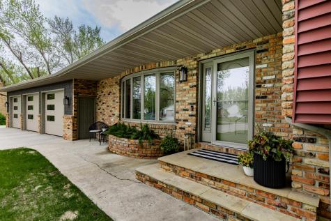 7708 Aquarius Drive Fargo ND 58104