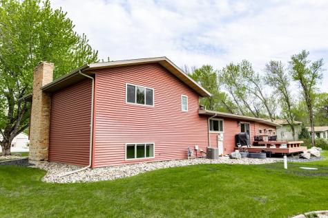 7708 Aquarius Drive Fargo ND 58104