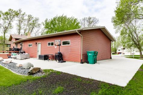 7708 Aquarius Drive Fargo ND 58104