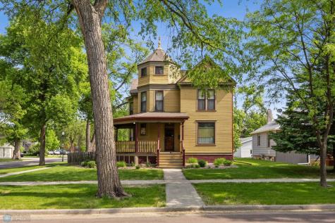 1121 4th Avenue S Fargo ND 58103