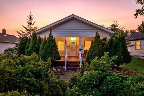 212 4th Avenue NE Cambridge MN 55008