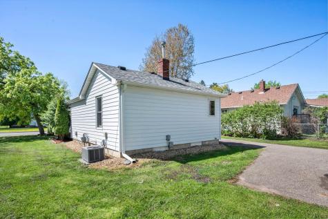 212 4th Avenue NE Cambridge MN 55008