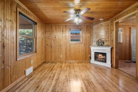 212 4th Avenue NE Cambridge MN 55008