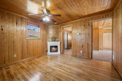 212 4th Avenue NE Cambridge MN 55008