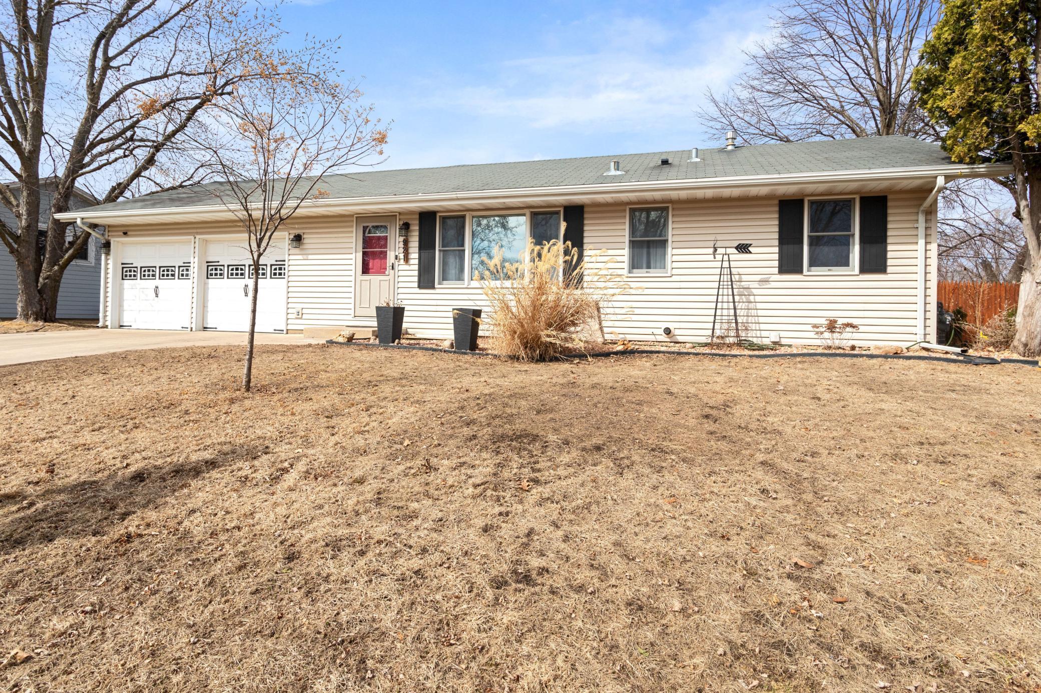 921 Minjon Drive Apple Valley MN 55124