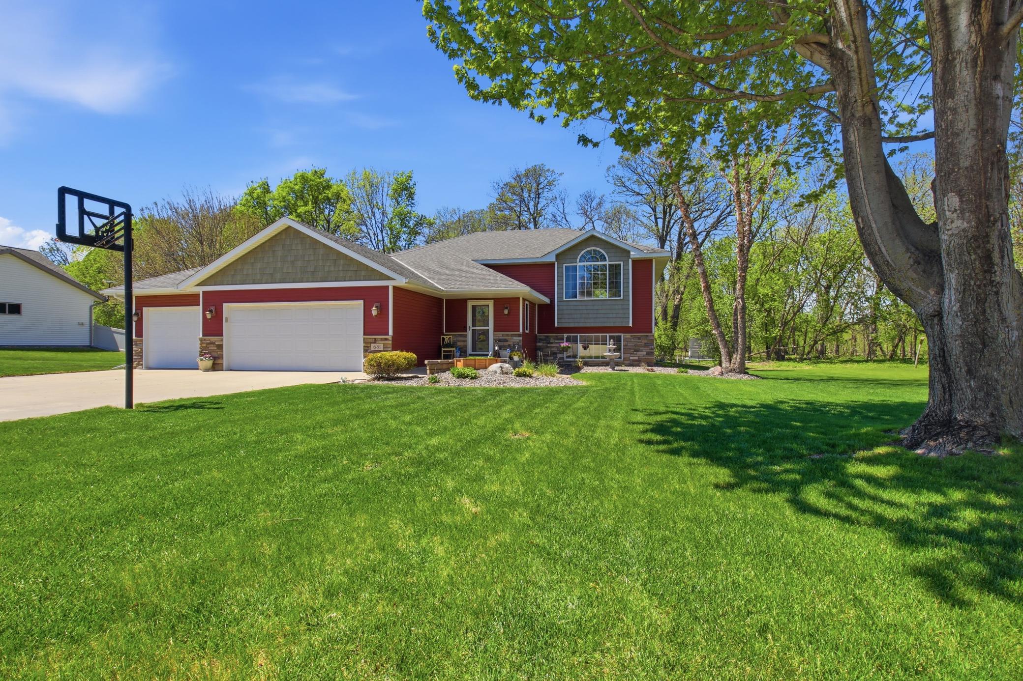 681 W River Drive New London MN 56273