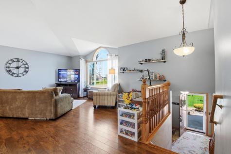 681 W River Drive New London MN 56273