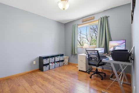 681 W River Drive New London MN 56273