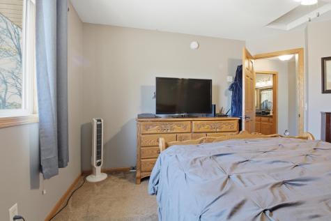 681 W River Drive New London MN 56273