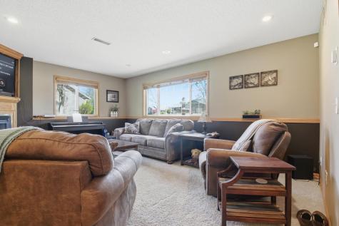 681 W River Drive New London MN 56273
