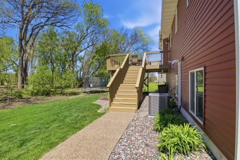 681 W River Drive New London MN 56273