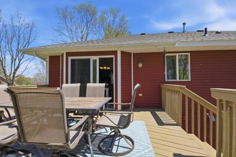 681 W River Drive New London MN 56273